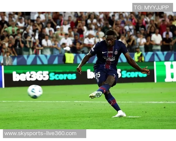 曼城在世界杯中以6-2战胜巴黎圣日耳曼点球大战瞬间点燃全场激情