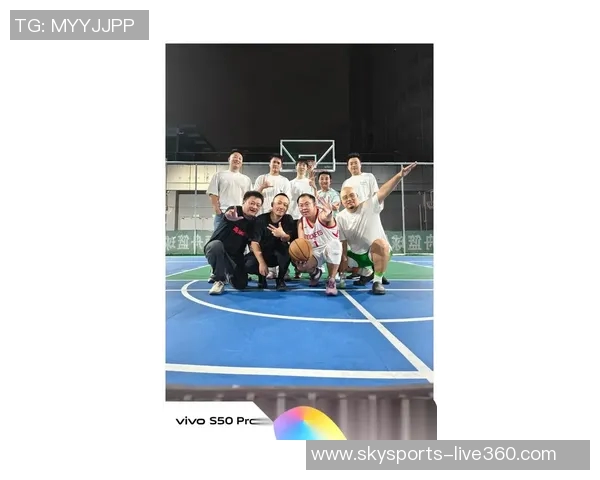 姚明与老友重聚畅谈篮球梦想共忆青春岁月的温暖时光